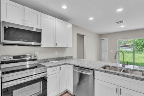 House in Lakeland, Florida 3 bedrooms, 116.96 sq.m. № 1808240 - photo 10