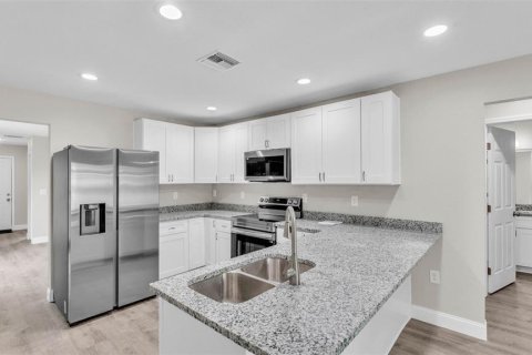 House in Lakeland, Florida 3 bedrooms, 116.96 sq.m. № 1808240 - photo 8