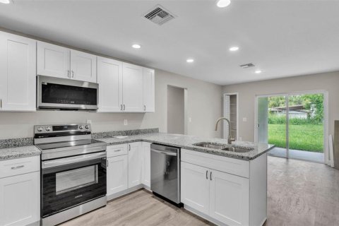 House in Lakeland, Florida 3 bedrooms, 116.96 sq.m. № 1808240 - photo 7
