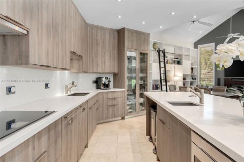 Villa ou maison à vendre à Pinecrest, Floride: 5 chambres, 455.78 m2 № 1925497 - photo 17