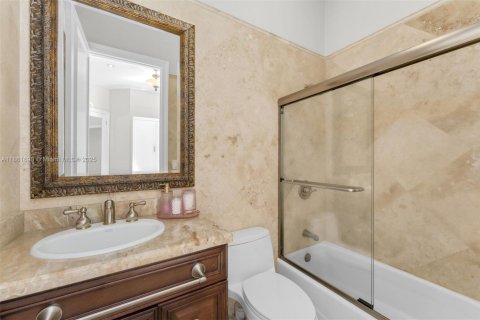 Villa ou maison à vendre à Pinecrest, Floride: 5 chambres, 455.78 m2 № 1925497 - photo 30