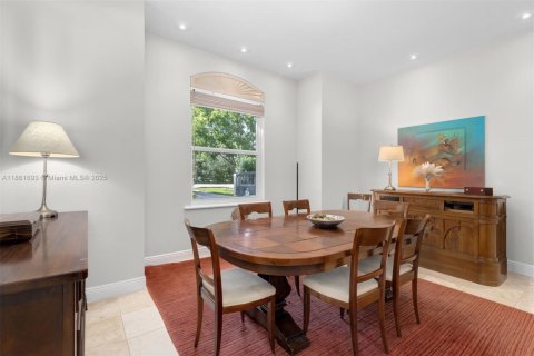 Villa ou maison à vendre à Pinecrest, Floride: 5 chambres, 455.78 m2 № 1925497 - photo 20