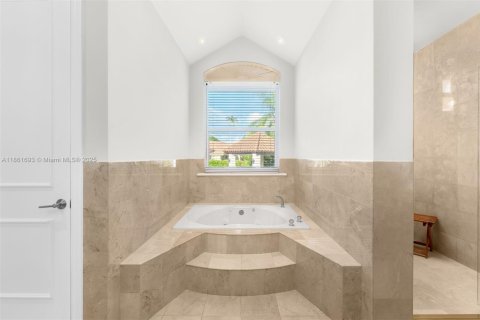 Villa ou maison à vendre à Pinecrest, Floride: 5 chambres, 455.78 m2 № 1925497 - photo 25