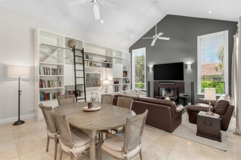 Villa ou maison à vendre à Pinecrest, Floride: 5 chambres, 455.78 m2 № 1925497 - photo 19