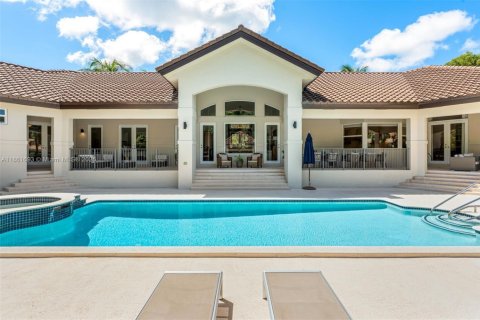 Villa ou maison à vendre à Pinecrest, Floride: 5 chambres, 455.78 m2 № 1925497 - photo 2