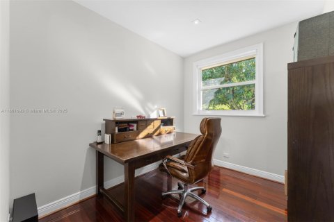 Villa ou maison à vendre à Pinecrest, Floride: 5 chambres, 455.78 m2 № 1925497 - photo 28