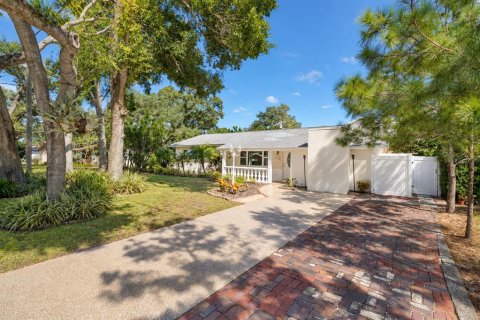 Villa ou maison à vendre à Saint Petersburg, Floride: 3 chambres, 183.76 m2 № 2429317 - photo 2