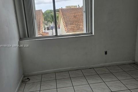 Купить таунхаус в Хайалиа, Флорида 3 спальни, 133.78м2, № 1989645 - фото 15