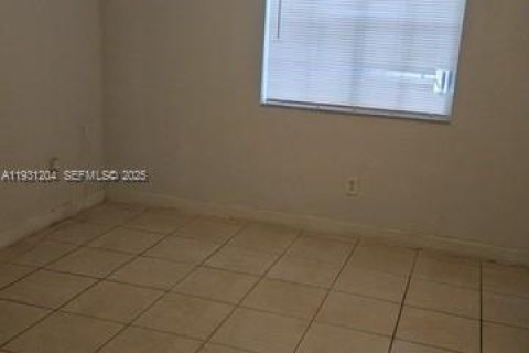 Купить таунхаус в Хайалиа, Флорида 3 спальни, 133.78м2, № 1989645 - фото 21