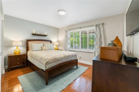 House in Miami, Florida 3 bedrooms, 165.92 sq.m. № 1836637 - photo 18