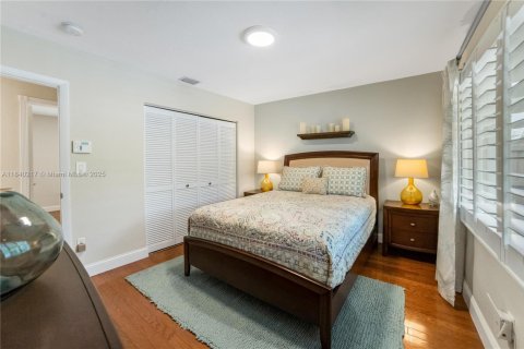 House in Miami, Florida 3 bedrooms, 165.92 sq.m. № 1836637 - photo 19