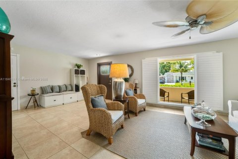 House in Miami, Florida 3 bedrooms, 165.92 sq.m. № 1836637 - photo 8