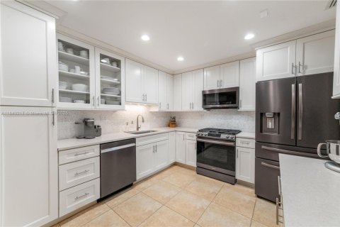 House in Miami, Florida 3 bedrooms, 165.92 sq.m. № 1836637 - photo 9