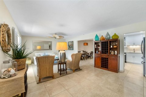 House in Miami, Florida 3 bedrooms, 165.92 sq.m. № 1836637 - photo 7
