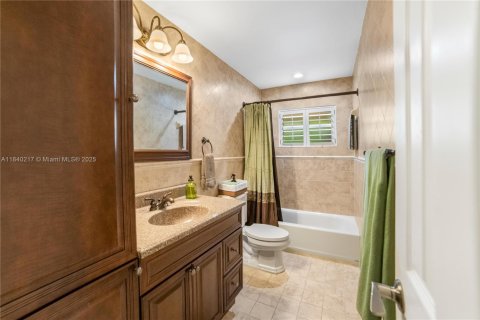 House in Miami, Florida 3 bedrooms, 165.92 sq.m. № 1836637 - photo 25