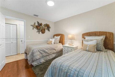 House in Miami, Florida 3 bedrooms, 165.92 sq.m. № 1836637 - photo 22