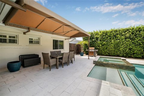 House in Miami, Florida 3 bedrooms, 165.92 sq.m. № 1836637 - photo 29