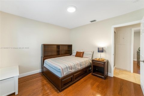 House in Miami, Florida 3 bedrooms, 165.92 sq.m. № 1836637 - photo 24