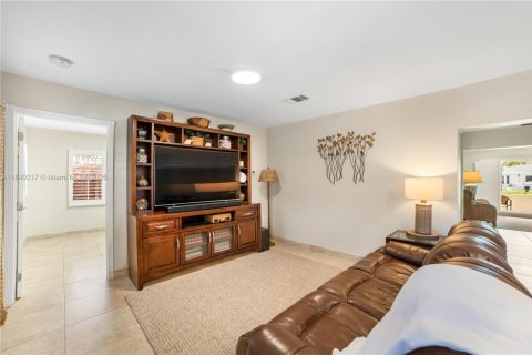 House in Miami, Florida 3 bedrooms, 165.92 sq.m. № 1836637 - photo 17