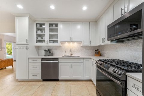 House in Miami, Florida 3 bedrooms, 165.92 sq.m. № 1836637 - photo 11