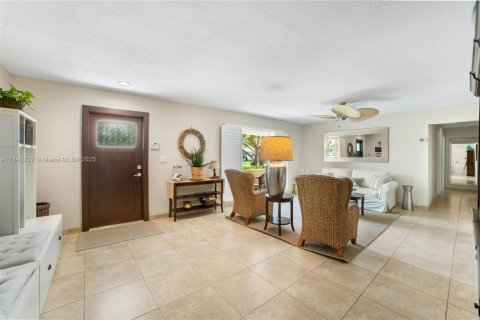House in Miami, Florida 3 bedrooms, 165.92 sq.m. № 1836637 - photo 6