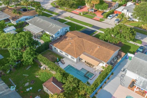 House in Miami, Florida 3 bedrooms, 165.92 sq.m. № 1836637 - photo 4
