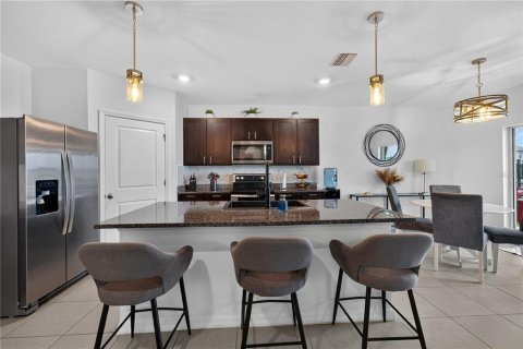 Casa en venta en Odessa, Florida, 5 dormitorios, 242.01 m2 № 2358847 - foto 4