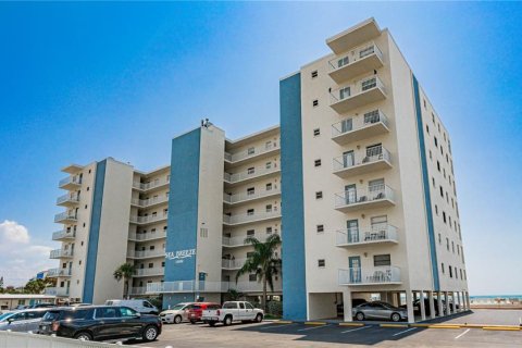 Copropriété à vendre à Madeira Beach, Floride: 2 chambres, 111.48 m2 № 1882772 - photo 1