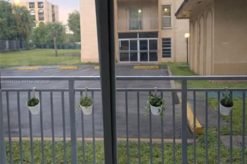 Condo in Miami, Florida, 2 bedrooms  № 2005058 - photo 6