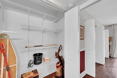 Condominio en venta en Deerfield Beach, Florida, 1 dormitorio, 68.56 m2 № 1991002 - foto 19