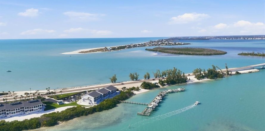 Condominio en Boca Grande, Florida, 2 dormitorios № 2423744