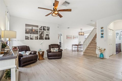 House in Homestead, Florida 4 bedrooms, 244.33 sq.m. № 2244483 - photo 22