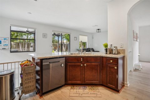 House in Homestead, Florida 4 bedrooms, 244.33 sq.m. № 2244483 - photo 20