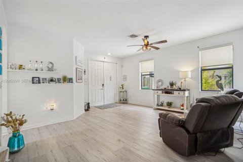 House in Homestead, Florida 4 bedrooms, 244.33 sq.m. № 2244483 - photo 25