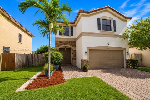 House in Homestead, Florida 4 bedrooms, 244.33 sq.m. № 2244483 - photo 3