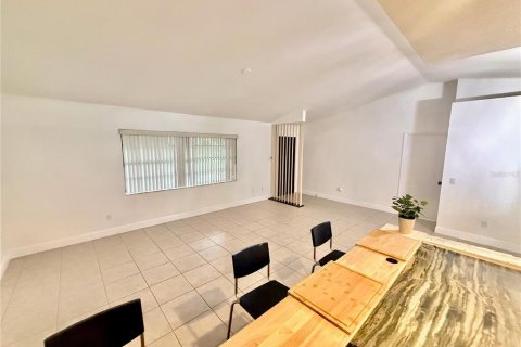 Casa en venta en Deltona, Florida, 3 dormitorios, 163.14 m2 № 2157117 - foto 10
