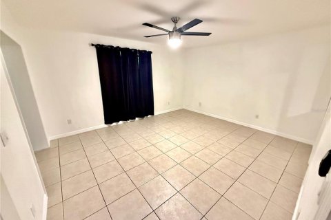 Casa en venta en Deltona, Florida, 3 dormitorios, 163.14 m2 № 2157117 - foto 16