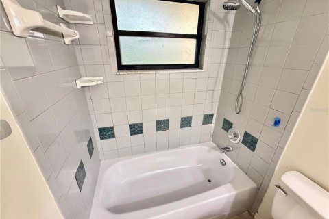 Casa en venta en Deltona, Florida, 3 dormitorios, 163.14 m2 № 2157117 - foto 30