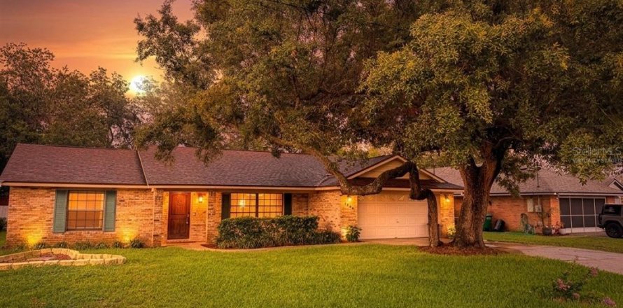 Casa en Deltona, Florida 3 dormitorios, 163.14 m2 № 2157117