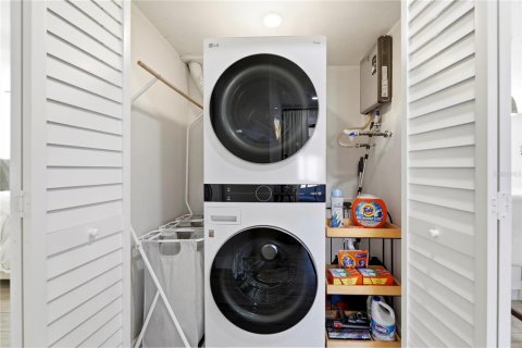 House in PORT ST. JOHN in Cocoa, Florida 3 bedrooms, 135.27 sq.m. № 2166632 - photo 25