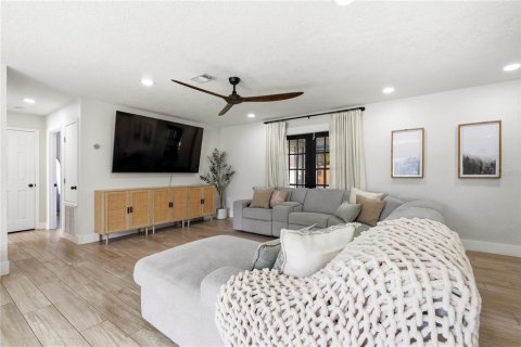 House in PORT ST. JOHN in Cocoa, Florida 3 bedrooms, 135.27 sq.m. № 2166632 - photo 16