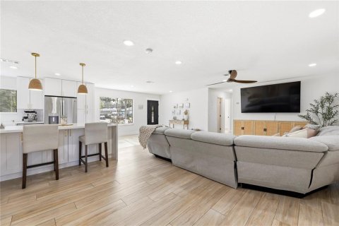House in PORT ST. JOHN in Cocoa, Florida 3 bedrooms, 135.27 sq.m. № 2166632 - photo 14