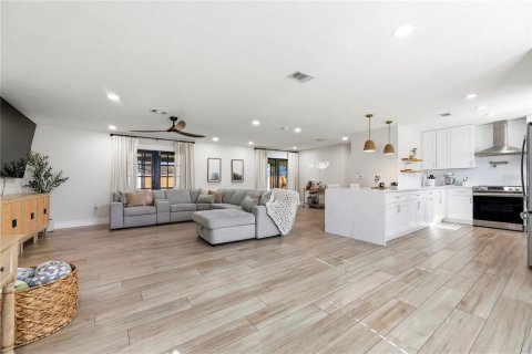 House in PORT ST. JOHN in Cocoa, Florida 3 bedrooms, 135.27 sq.m. № 2166632 - photo 6