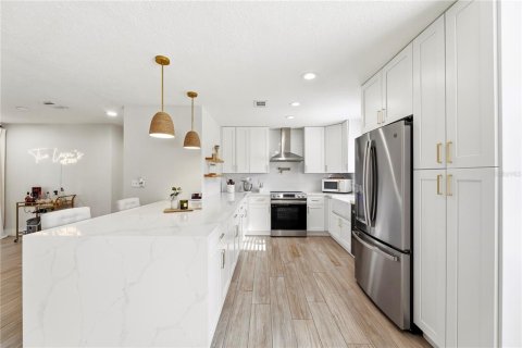 House in PORT ST. JOHN in Cocoa, Florida 3 bedrooms, 135.27 sq.m. № 2166632 - photo 7