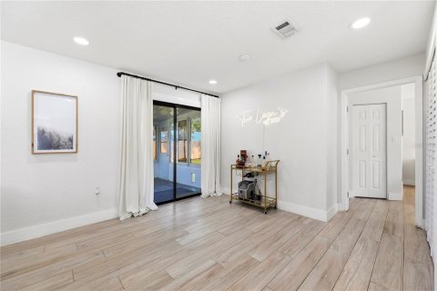 House in PORT ST. JOHN in Cocoa, Florida 3 bedrooms, 135.27 sq.m. № 2166632 - photo 12