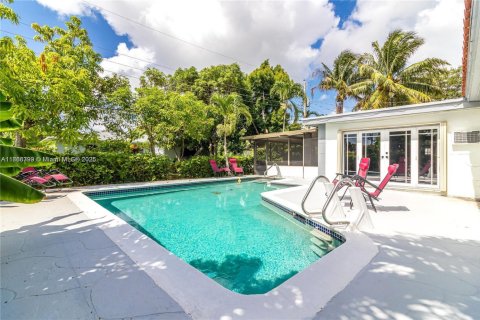 House in El Portal, Florida 5 bedrooms, 186.55 sq.m. № 1897263 - photo 17