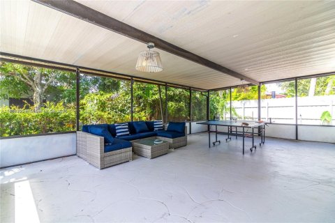House in El Portal, Florida 5 bedrooms, 186.55 sq.m. № 1897263 - photo 18