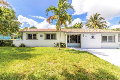 House in El Portal, Florida 5 bedrooms, 186.55 sq.m. № 1897263 - photo 1