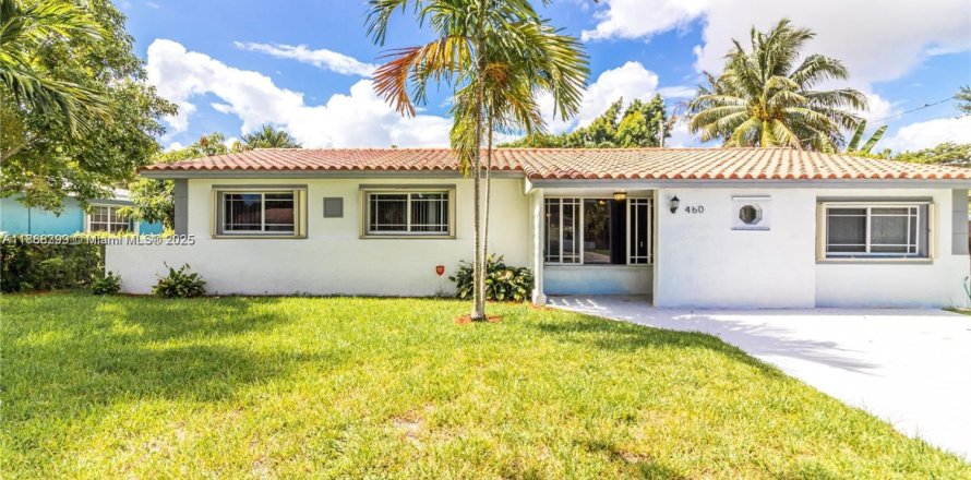 House in El Portal, Florida 5 bedrooms, 186.55 sq.m. № 1897263
