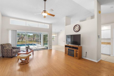 House in Hudson, Florida 3 bedrooms, 159.51 sq.m. № 2092115 - photo 2